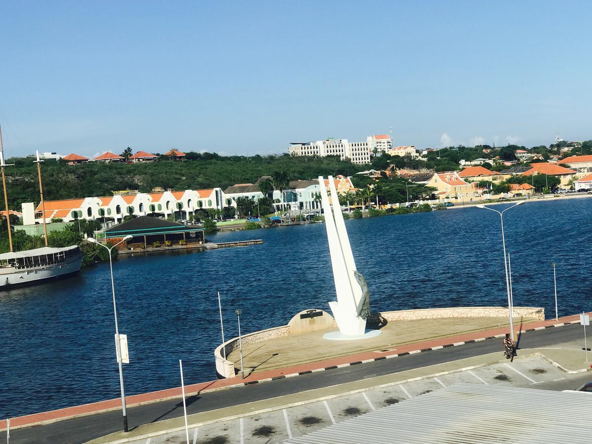 Hotel De Ruyterkade Willemstad Exterior photo